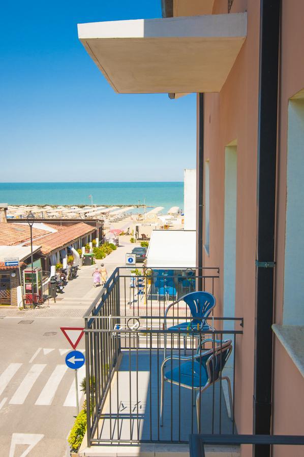 Hotel Greta B&B Rimini Dış mekan fotoğraf